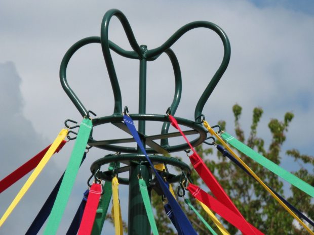 Maypole with weighted base, crown